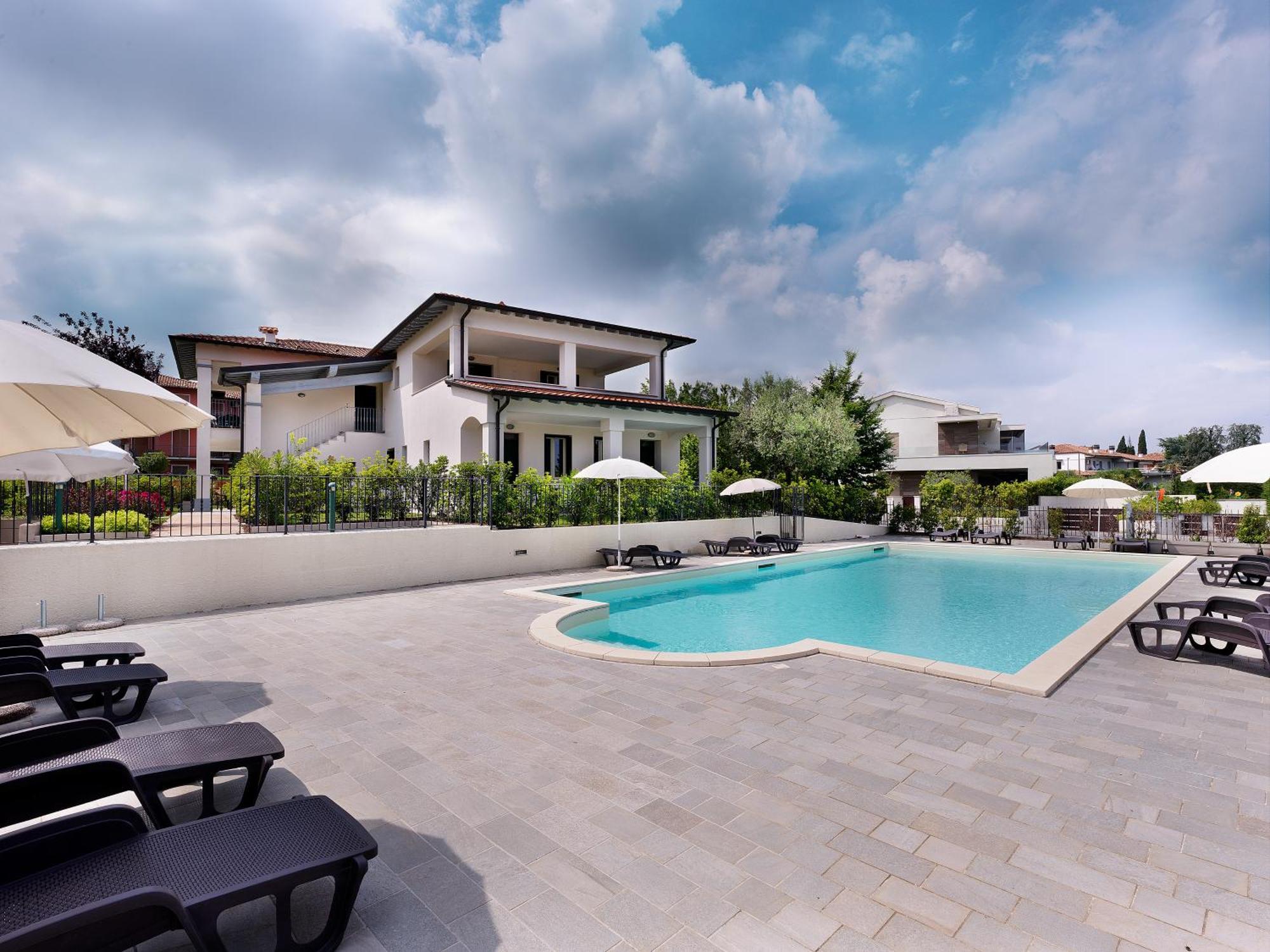Residence Fiore Rosso Sirmione Exterior photo